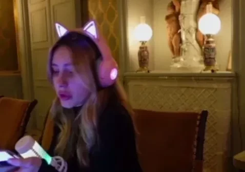 Девушку Павла Дурова Юлию Вавилову заподозрили в беременности