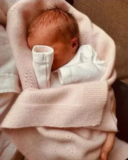 Принцесса Беатрис снялась для Vogue с мужем и дочерью и рассказала о сложной беременности