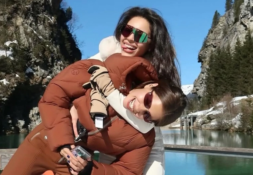Дочери миллиардера Диана и Дана Манасир отдыхают в Куршевеле