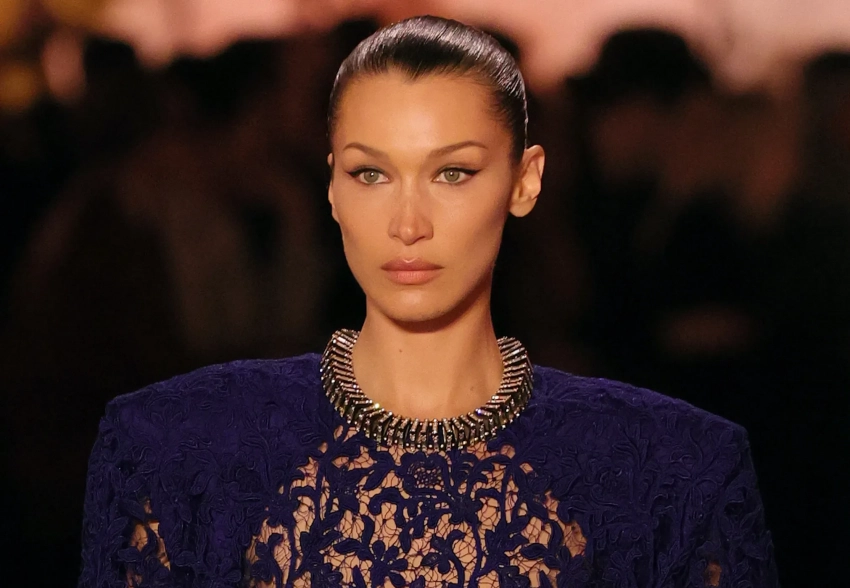 Белла Хадид вернулась на подиум на показе Saint Laurent