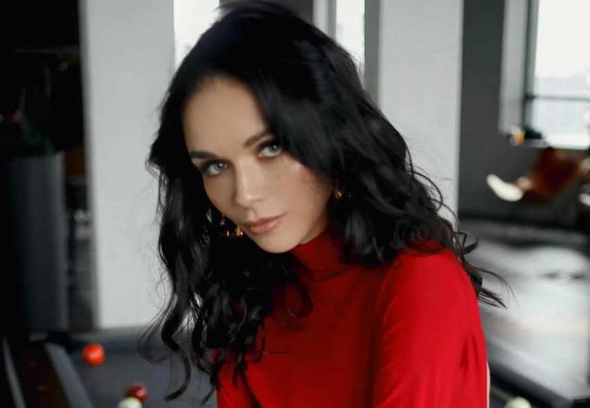 Софья Синицына снялась обнажённой в честь 30-летия и попросила перевести ей денег на карту