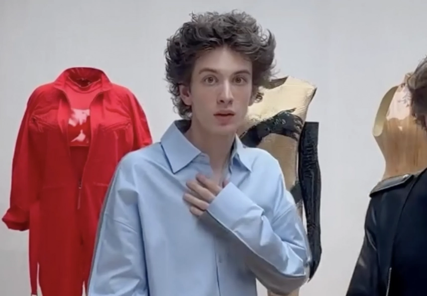 Марк Эйдельштейн вместе с братом посетил выставку бренда Loewe в Токио. В сети ходят слухи, что он подпишет с брендом контракт