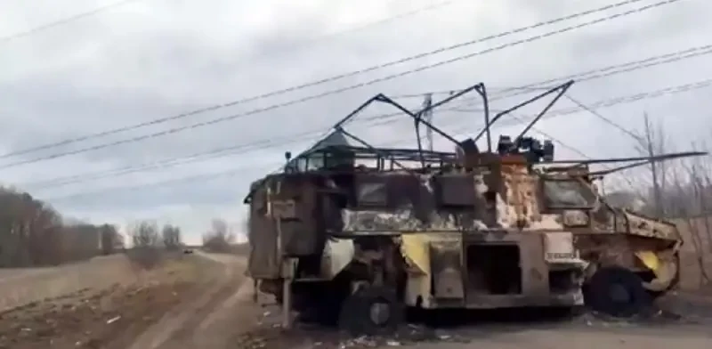 Показаны кадры очередной «дороги смерти» с уничтоженной техникой ВСУ между Гоголевкой и Рубанщиной Курской области