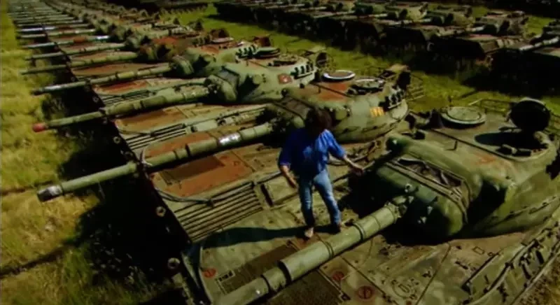 Исчезли сотни танков: пустующие места хранения итальянской военной техники