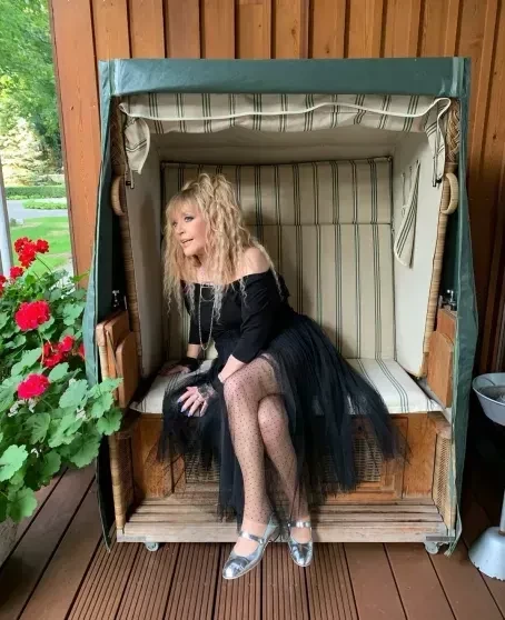 Алла Пугачёва выпустила две новые песни — о войне