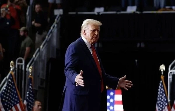 Трамп: Китай запаниковал и поступил неправильно, введя ответные пошлины против США