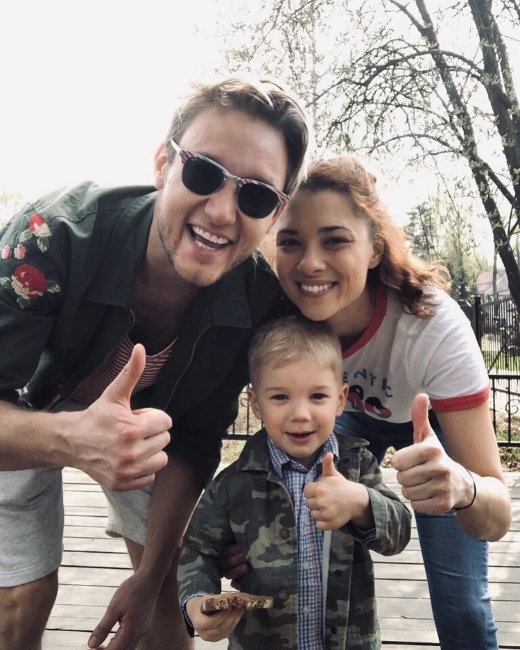 Солист группы «Челси» Алексей Корзин сообщил о смерти 34-летней жены