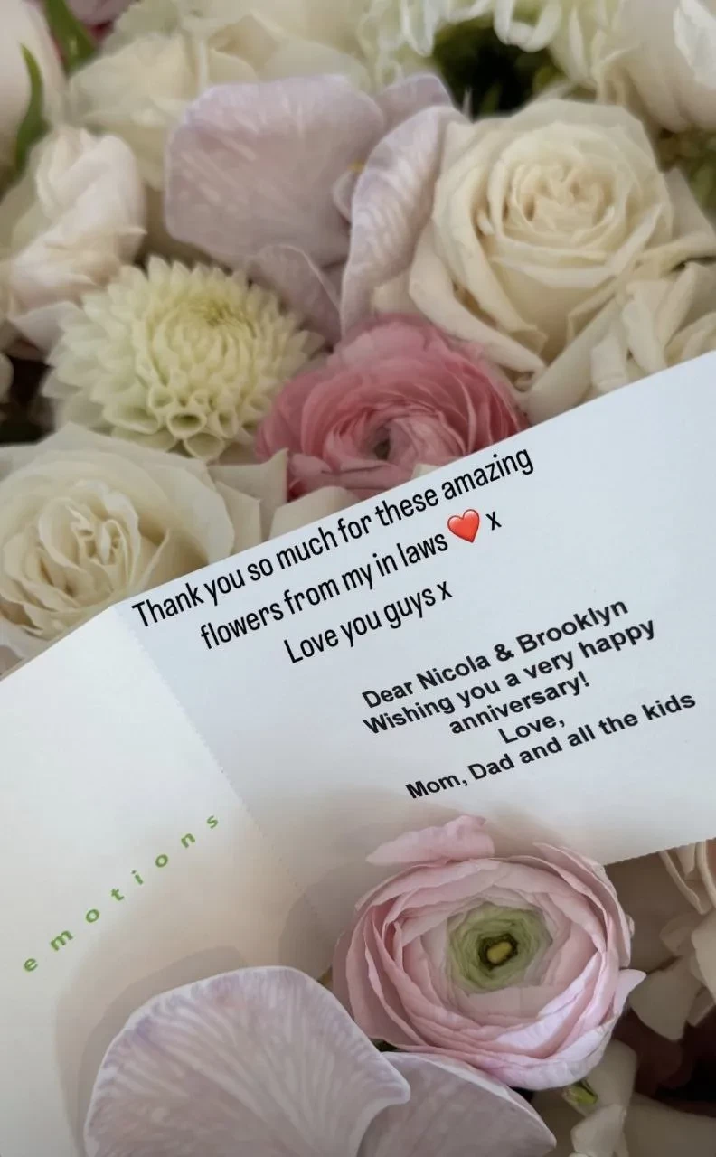 "Повезло просыпаться рядом с твоим красивым лицом". Бруклин Бекхэм поздравил Николу Пельтц с годовщиной свадьбы