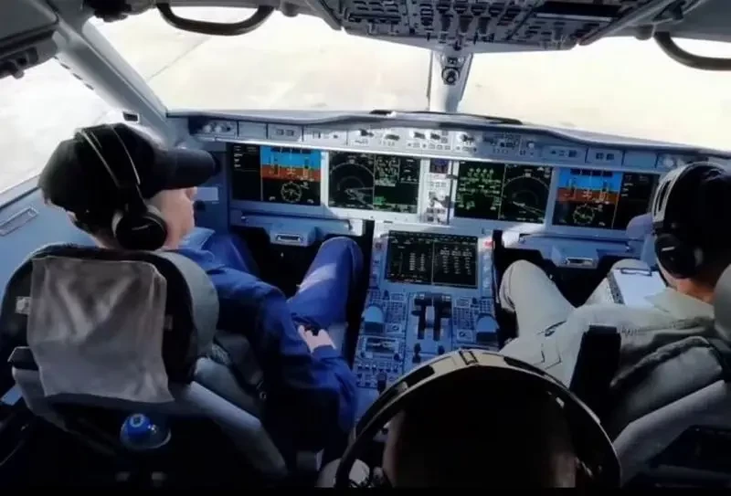 Первый опытный экземпляр импортозамещённого самолёта Sukhoi Superjet 100 достиг практического потолка полёта