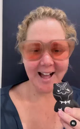 "Это уже за гранью понимания". Эмили Ратаковски, Эми Шумер, Оливия Уайлд и соцсети критикуют полёт в космос Кэти Перри и невесты Джеффа Безоса