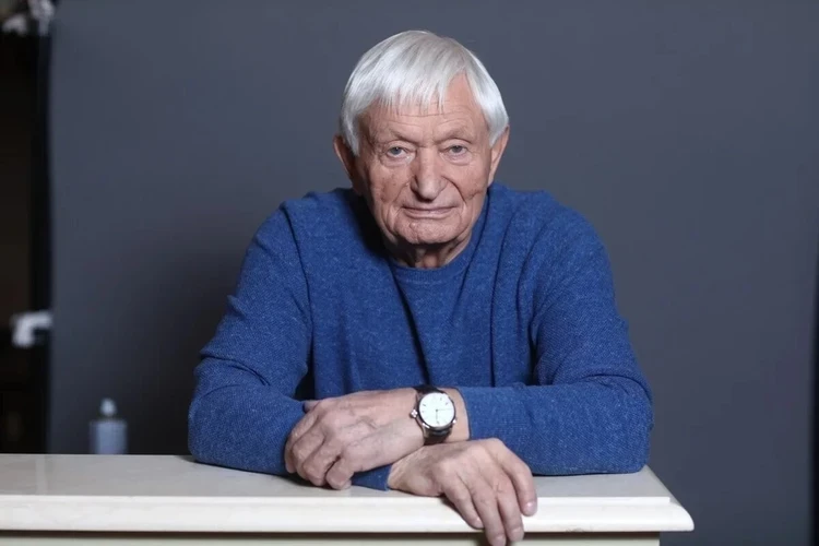 Леонид Агутин показал редкие детские фото: музыкант выпускает трогательный клип — каждый может принять участие в нем