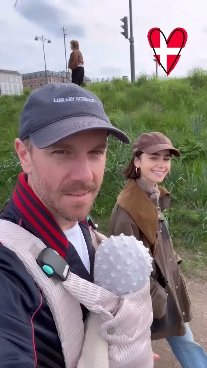 Лили Коллинз отдыхает в Дании с мужем и новорождённой дочерью