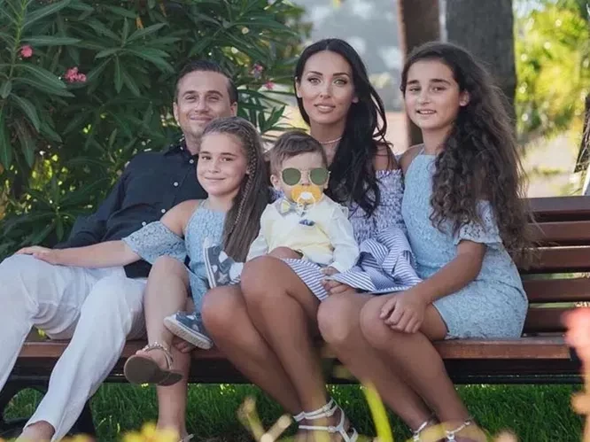 СМИ сообщили, что Алсу и Ян Абрамов заключили мировое соглашение. Адвокат Александр Добровинский это опроверг