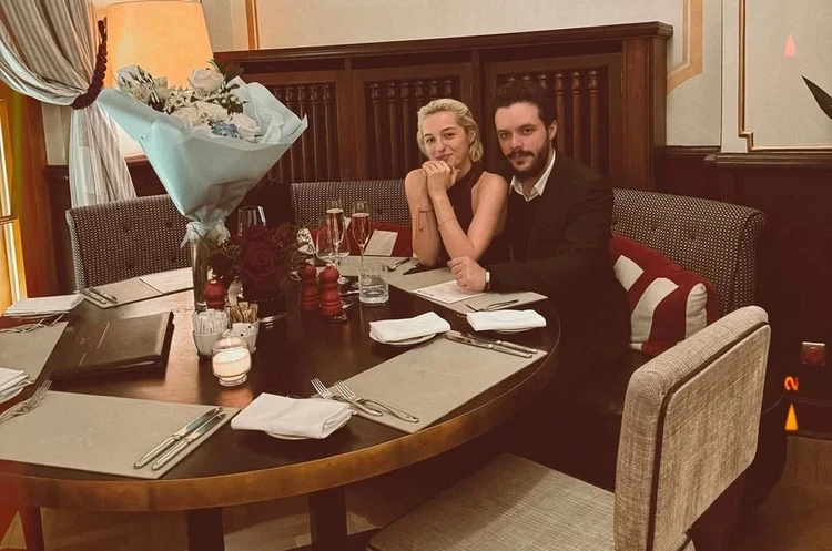 «Ее жених никто и звать его никак»: Анастасия Волочкова за сутки до свадьбы дочери резко раскритиковала ее и будущего зятя