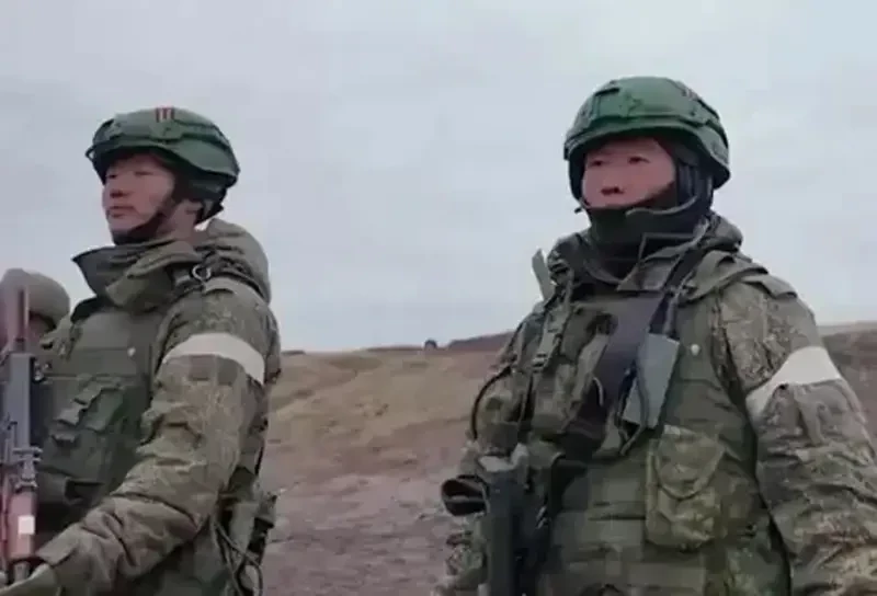 «Пока мы ждём британцев, чтобы высвободить тыловые части ВСУ, русские провернут это с помощью северокорейцев» - украинские эксперты