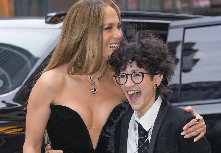 Дженнифер Лопес с дочерью, Синди Кроуфорд и Ума Турман на бродвейской премьере Джорджа Клуни