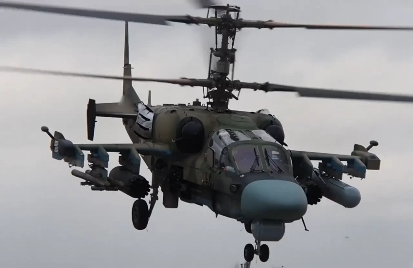 Слухи о снижении активности армейской авиации не подтверждаются: опубликованы кадры поражения ангара ВСУ в Сумской области ПТУР «Вихрь»