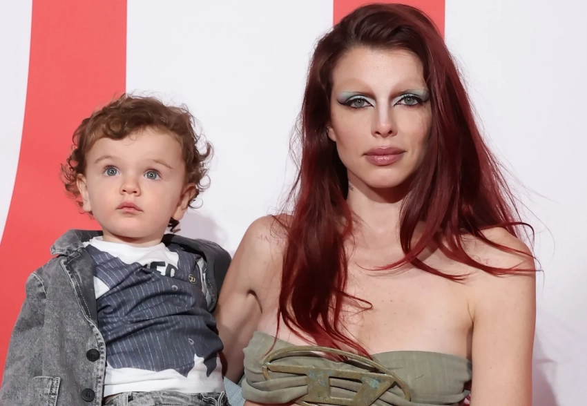 "Не рожайте от неудачников". Бывший муж Джулии Фокс крестил их сына в русской церкви втайне от неё