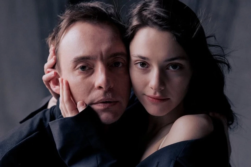 «Она защищалась»: Тяжелораненый актер Илья Дель простил свою девушку, ранившую его ножом в грудь