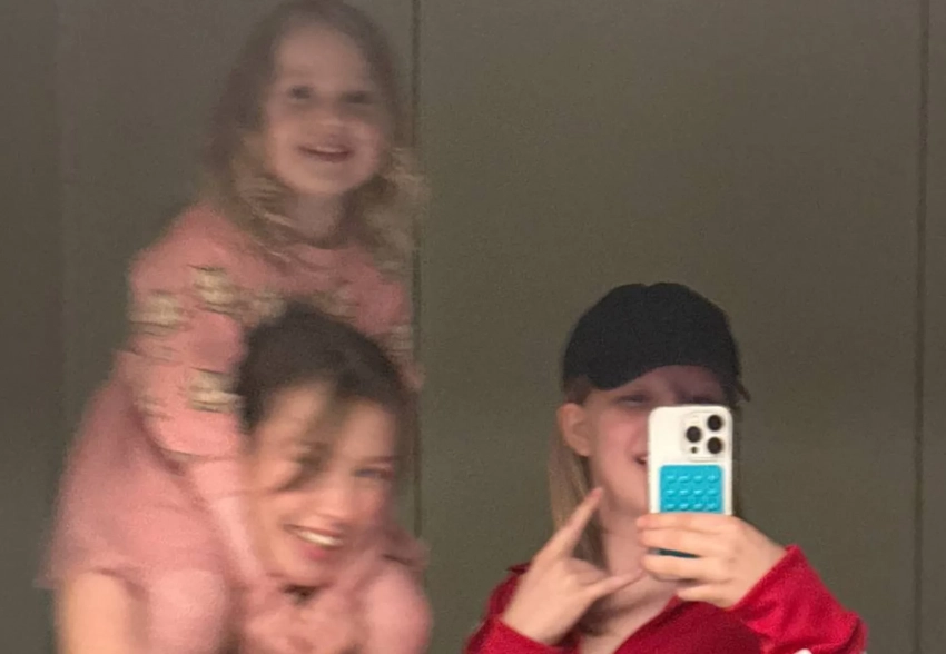 "Мне хочется кричать об этом". Анна Пересильд опубликовала фото с родной сестрой и единокровной — младшей дочерью Алексея Учителя от новой возлюбленной