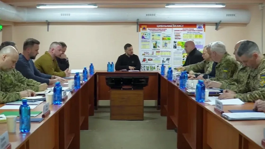 Продление Зеленским военного положения означает, что он не намерен расставаться с властью