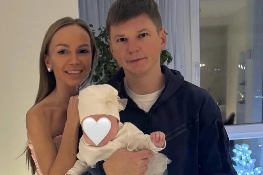 Возлюбленная Аршавина впервые показала лицо восьмимесячной дочки футболиста