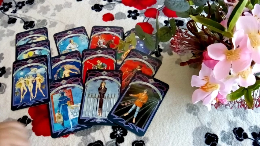 Энергия перемен: Таро-прогноз на неделю с 28 апреля по 4 мая 2025 года