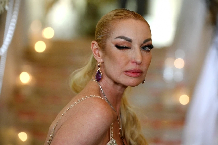 Подралась с женихом: Анастасия Волочкова в спешке сбежала со свадьбы дочери