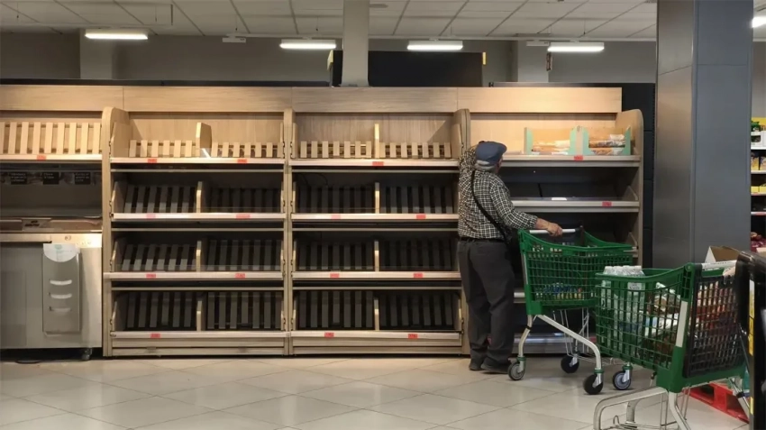 Полки магазинов как при позднем СССР: из-за отключения электричества Испания столкнулась с небывалыми в новейшей истории проблемами