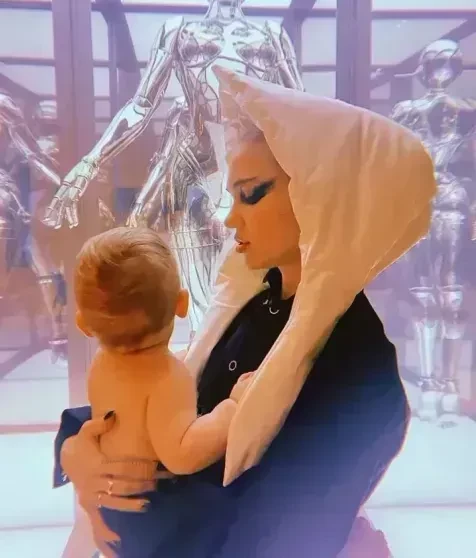 Граймс сообщила о новых сложностях на фоне проблем со здоровьем у её сына от Маска