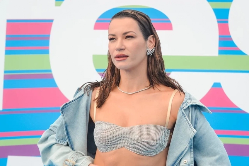 Собчак и Рудковская целовали в живот, а Билан подарил цветы: Беременная Ида Галич отметила юбилей