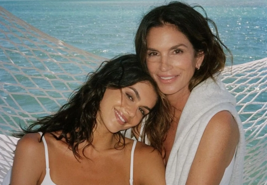 Синди Кроуфорд с мужем и детьми снялась для бренда Vuori