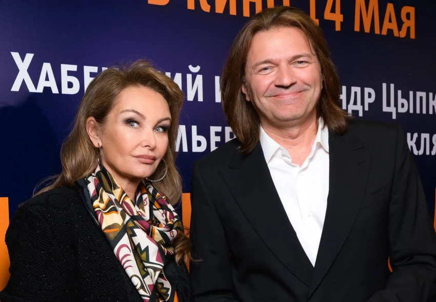 Александр Петров, Константин Хабенский, Светлана Бондарчук, Дмитрий Маликов и Виктория Шелягова на премьере киноспектакля "Жил. Был. Дом."