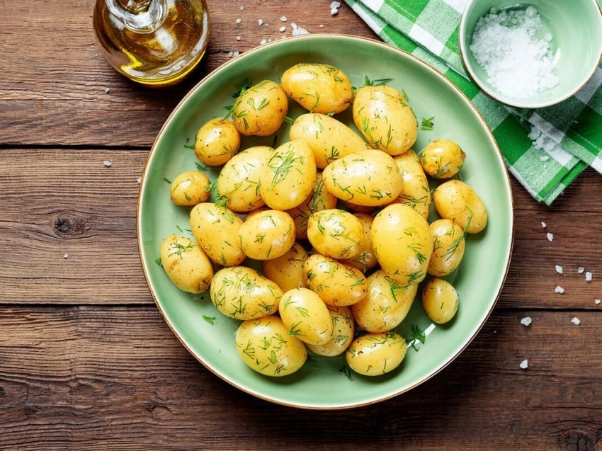 Тонкости приготовления молодой картошки: когда солить и что добавить, чтобы было вкусно