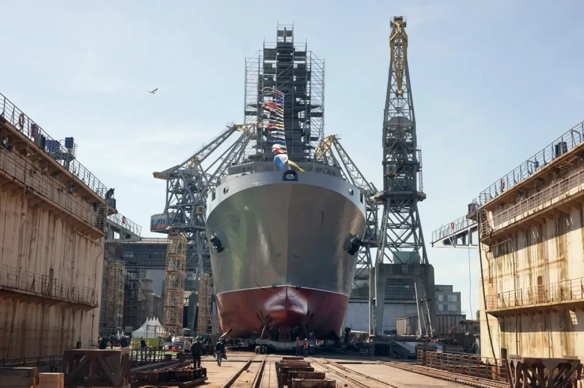 Большой десантный корабль «Владимир Андреев» спущен на воду в Калининграде