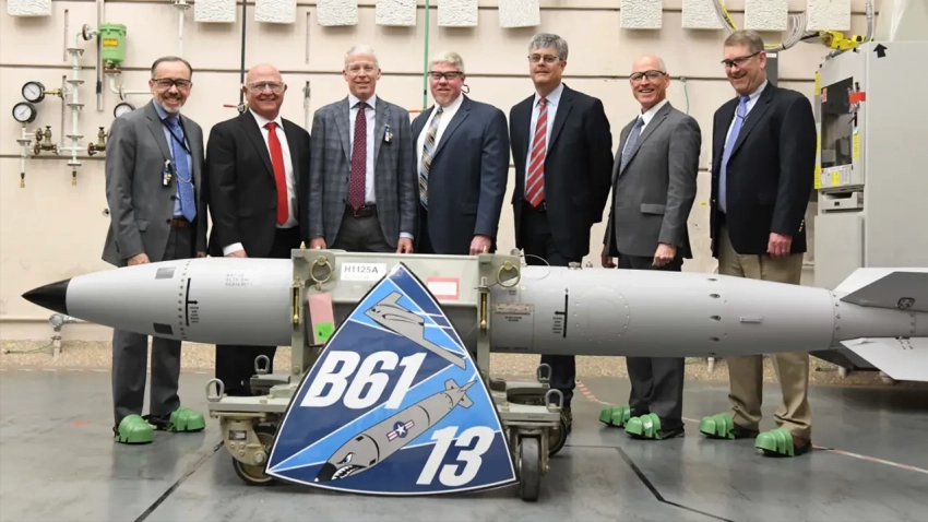 Завершена сборка первой ядерной авиабомбы B61-13