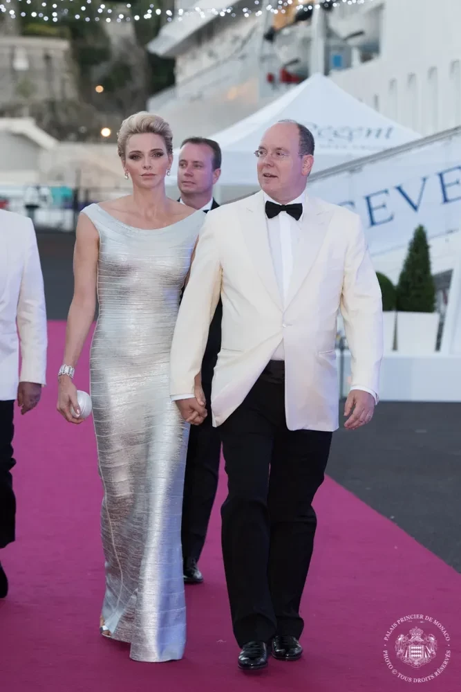 "Она не поддаётся контролю". Бывший казначей князя Монако Альбера рассказал о многомиллионных тратах княгини Шарлен