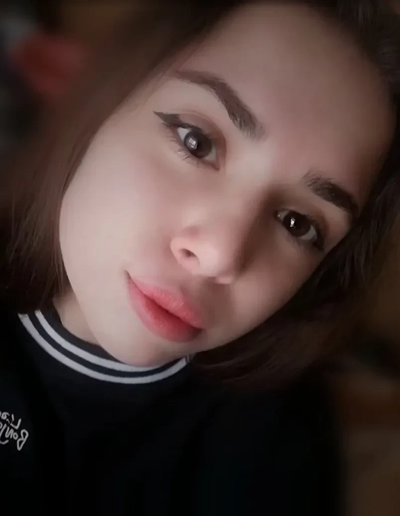 "Заставил трогать себя". Старшая дочь многоженца Ивана Сухова обвинила его в домогательствах