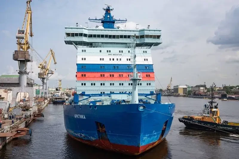 Атомный ледокол «Арктика» проекта 22220 прибыл на Балтийский завод в Санкт-Петербурге для проведения планового ремонта