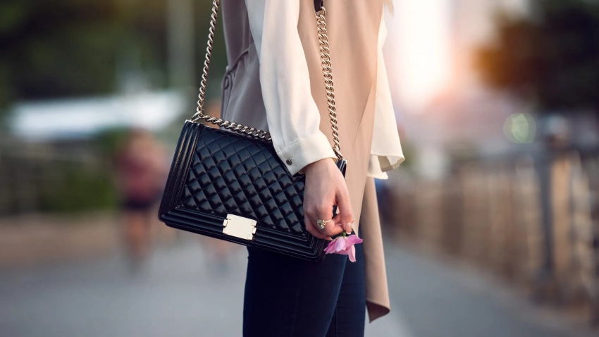 Символ прошлого: какая вещь в вашей сумке мешает вам выйти замуж