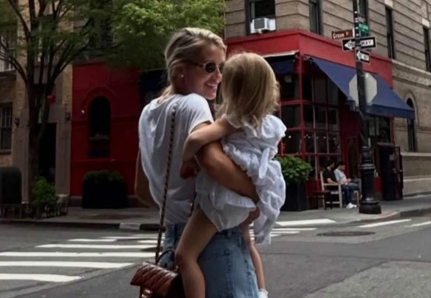 Племянница принцессы Дианы Китти Спенсер показала фото из поездки в Нью-Йорк вместе с дочкой