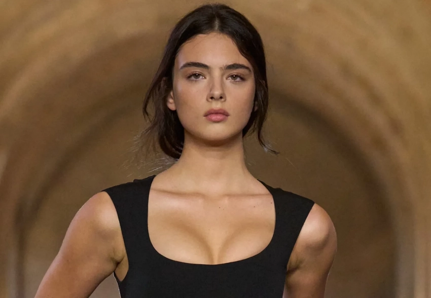 Дочь Моники Беллуччи и Венсана Касселя вышла на подиум на показе Jacquemus