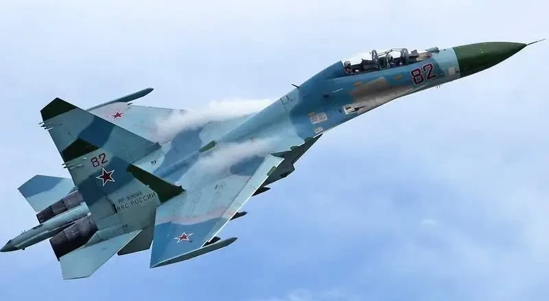 «До последнего уводили самолёт от населённого пункта»: Российский истребитель Су-27 разбился в Нижегородской области