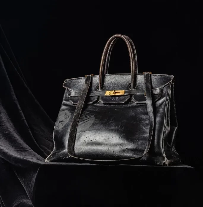 Сумку Джейн Биркин Hermès Birkin продали на аукционе за рекордные 8,6 млн евро