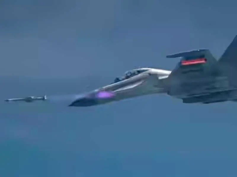 «Преимущество над врагом»: Су-30МКИ индийских ВВС успешно отстрелялся по целям ракетами Astra, которые создаются для перспективного истребителя LCA AF MK1A
