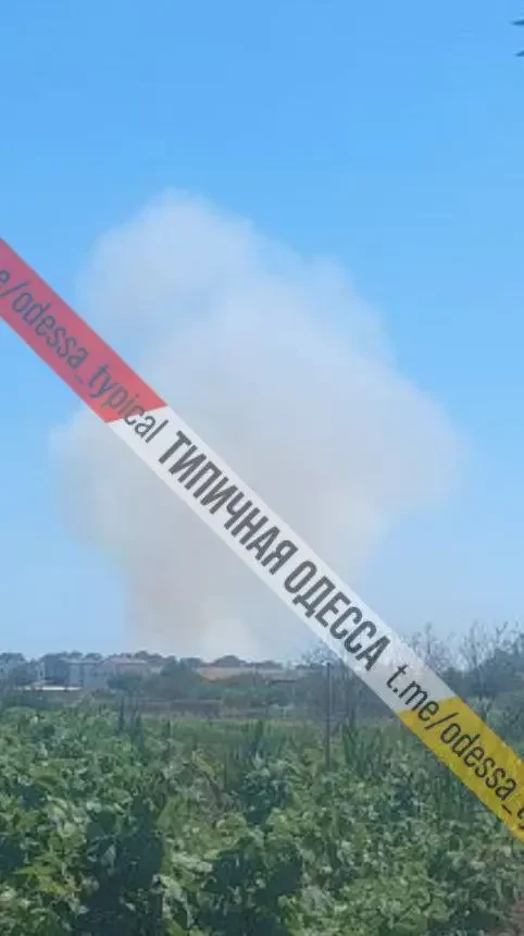 Поднимается густой дым: сообщается о прилёте ракеты «Искандера» по объекту киевского режима в Одесской области