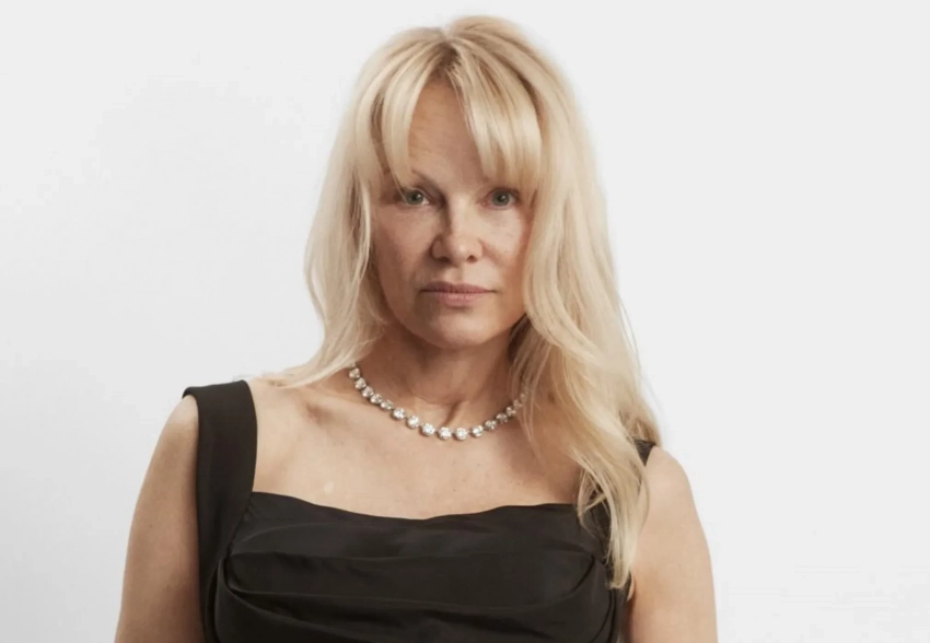 "Сейчас мне нечего терять". Памела Андерсон рассказала, почему отказалась от макияжа