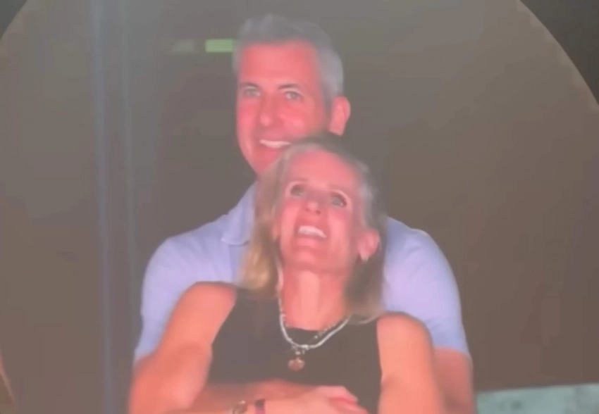 Гендиректор Astronomer уволился после скандала с изменой на концерте Coldplay