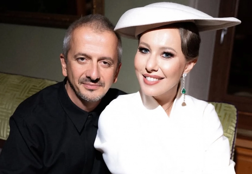 "Всю жизнь искала того, с кем буду маленькой девочкой". Ксения Собчак поздравила мужа Константина Богомолова с 50-летним юбилеем