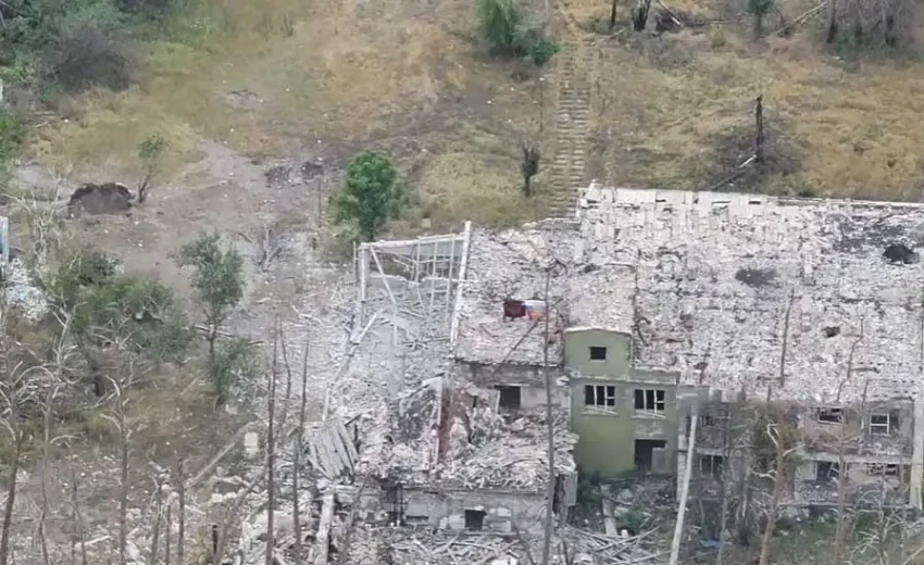 ВС РФ взяли под контроль административное здание Серебрянского лесничества, разрезав силы противника на две части и обе «упаковав» в огневой мешок